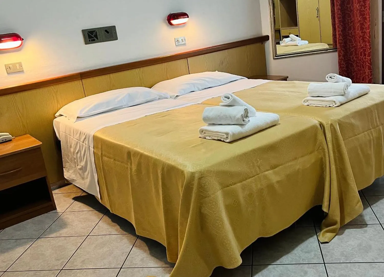Hotel Columbia Frontemare Rimini 3*,  Italy